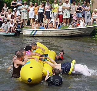 Zomerfeest 2004 - Sjes door de vaart race